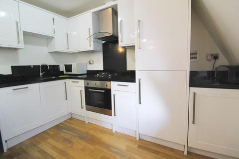 2 bedroom flat to rent, Chiswick High Road