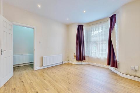 65 Whalebone Grove, Romford, RM6 6BL