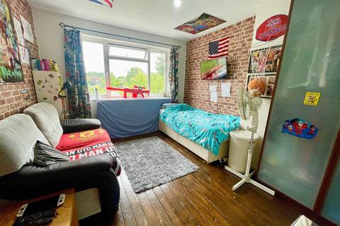 72 Bouverie Road, Hardingstone, Northampton, NN4 7EQ