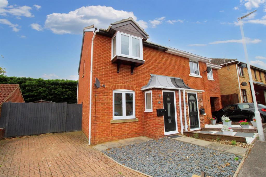 Portman Drive, Billericay 2 bed semidetached house £1,450 pcm (£335 pw)