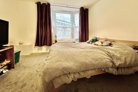 3 bedroom property to rent, Victoria Street, Paignton