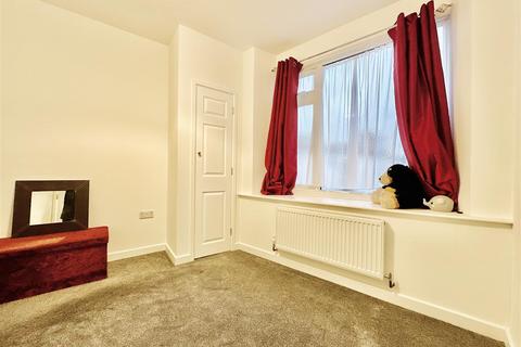 3 bedroom property to rent, Victoria Street, Paignton