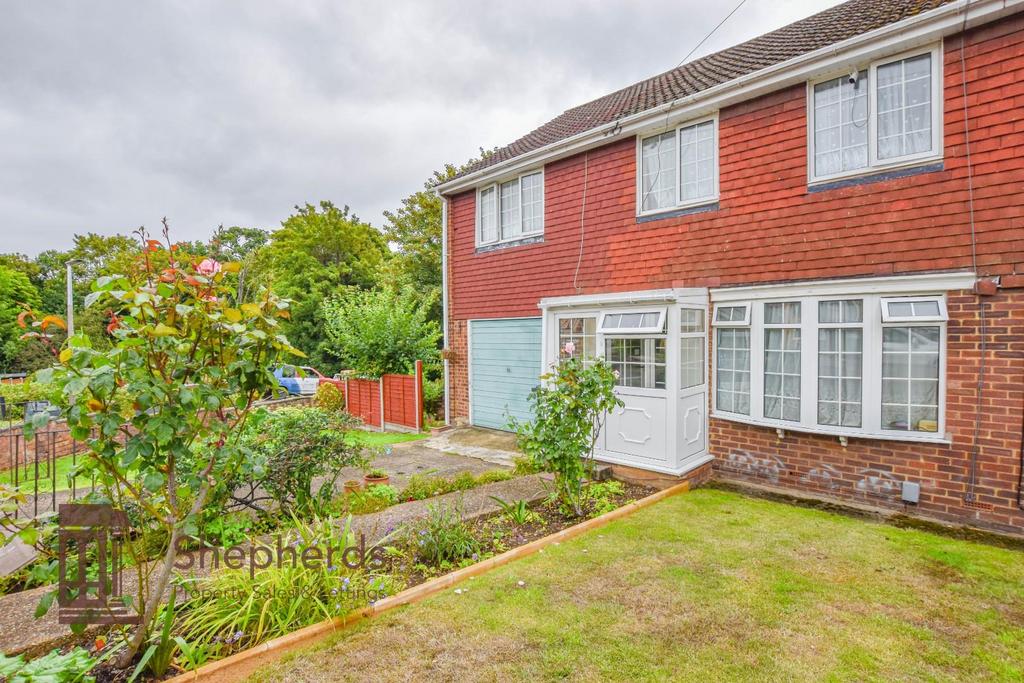 Kennedy Avenue, HODDESDON EN11 5 bed end of terrace house for sale £