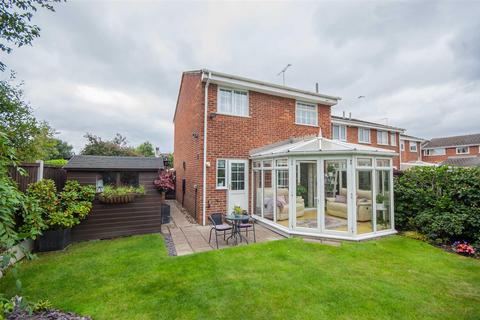 3 bedroom semi-detached house for sale - Begonia Close, Springfield, Chelmsford