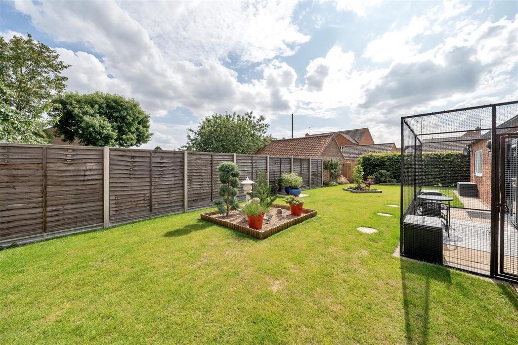 REAR GARDEN.jpg