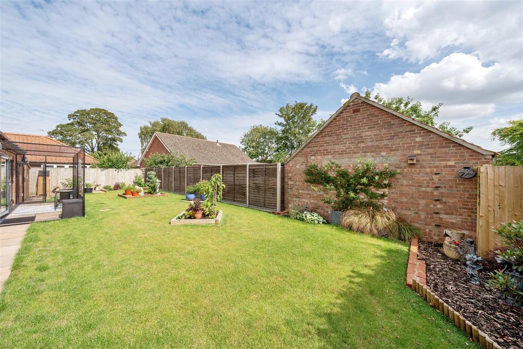 2nd view REAR GARDEN.jpg
