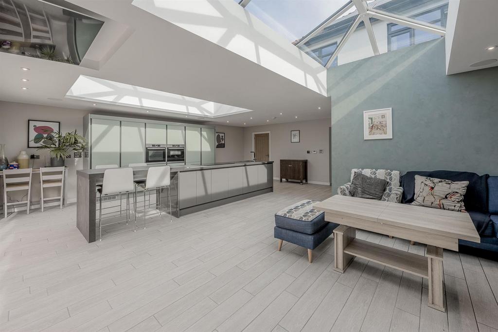 Bridgnorth Road, Stourton, DY7 6RW 4 bed detached house for sale £595,000