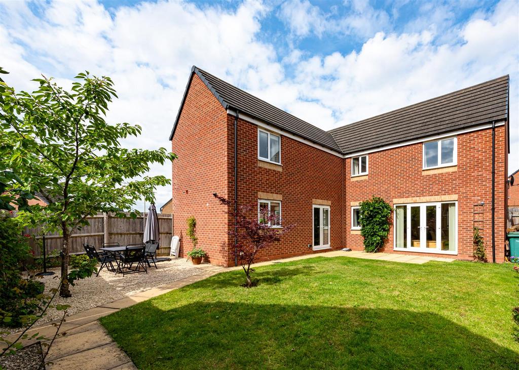 17 Hough Way, Shifnal 4 bed detached house for sale £445,000