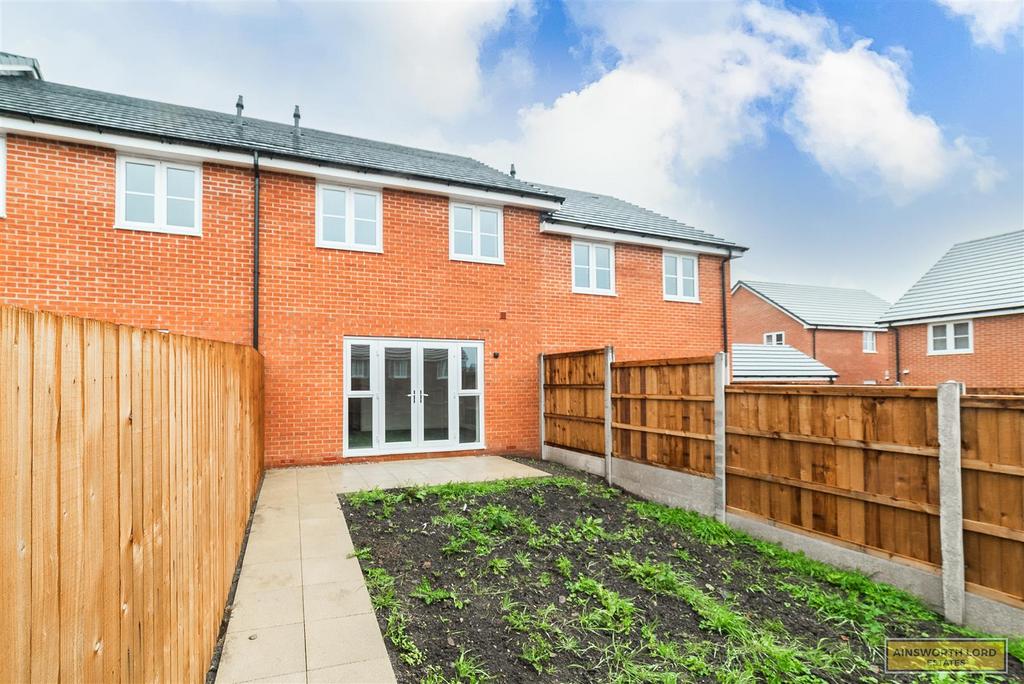 Hatton Trail, Off Pole Lane, Darwen 3 bed semidetached house £995