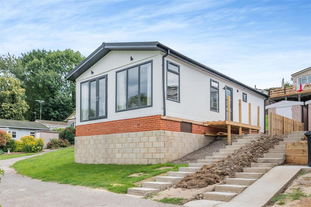 Lower Road, East Farleigh, Maidstone 2 bed park home for sale £375,000