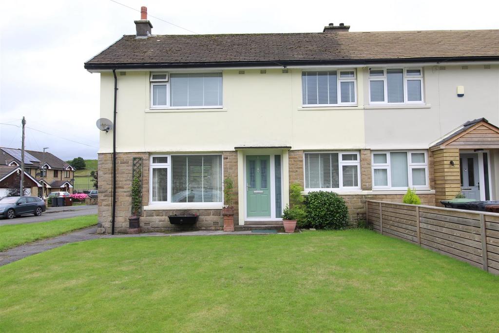 Woodcock Grove, Glossop 3 bed semidetached house £1,100 pcm (£254 pw)