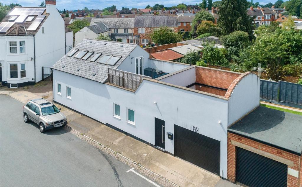Edinburgh Road, Northampton 2 bed link detached house for sale £325,000