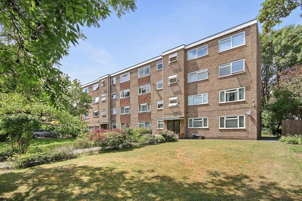 Dacres Road, London 2 bed flat for sale £300,000