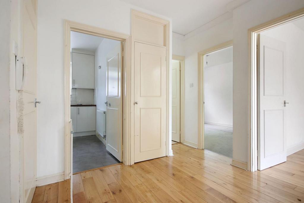 Dacres Road, London 2 bed flat for sale £300,000
