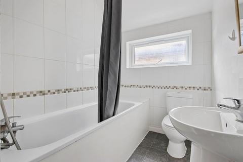 17b Werndee Road, London, SE25 5LB