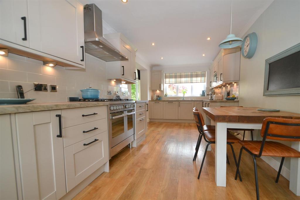 Fruitlands, Malvern 4 bed detached house for sale £575,000