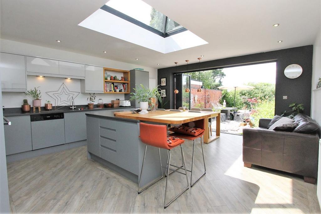 Sandy Road, Norton, Stourbridge, DY8 3 bed semidetached house for sale
