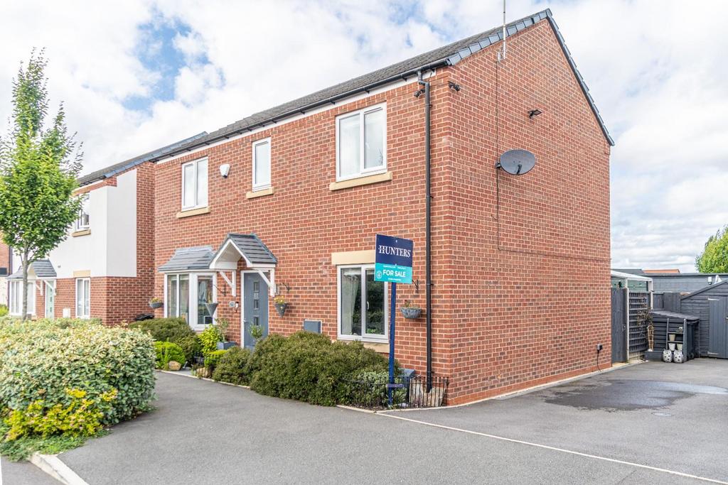 Mallows Grove, Dudley 4 bed detached house for sale £350,000