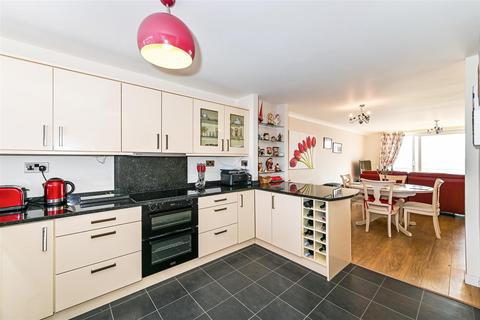 3 bedroom end of terrace house for sale, Bembridge Drive, Hayling Island