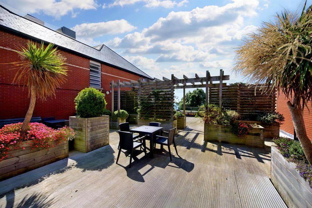 Communal Roof Terrace