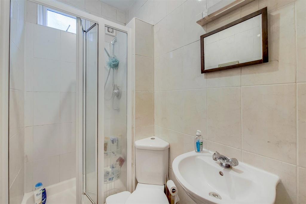7 Shower Room 0.jpg