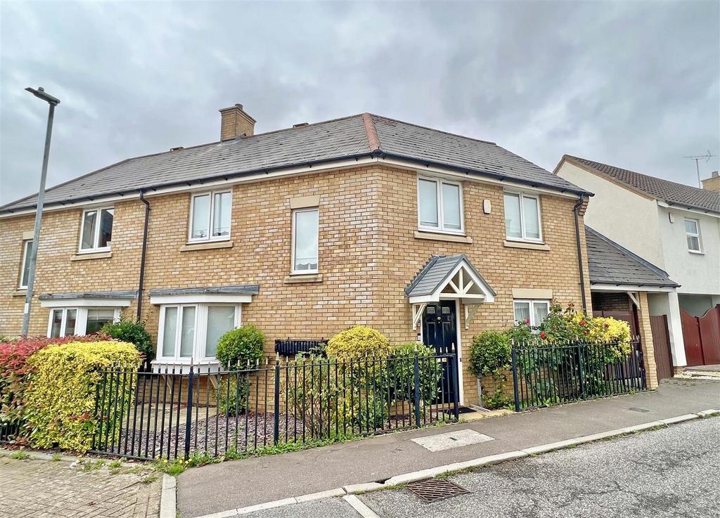 Fayrewood Drive, Great Leighs, Chelmsford 3 bed semidetached house for sale £375,000