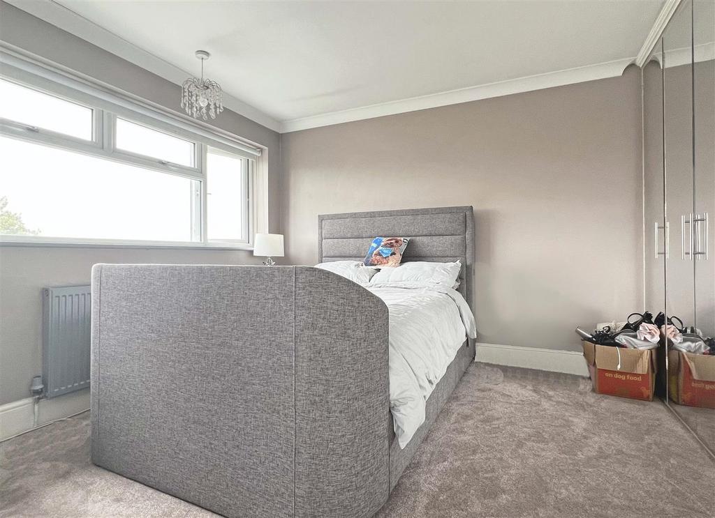 Bed 2.jpg