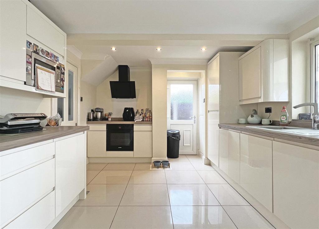 Kitchen d.jpg