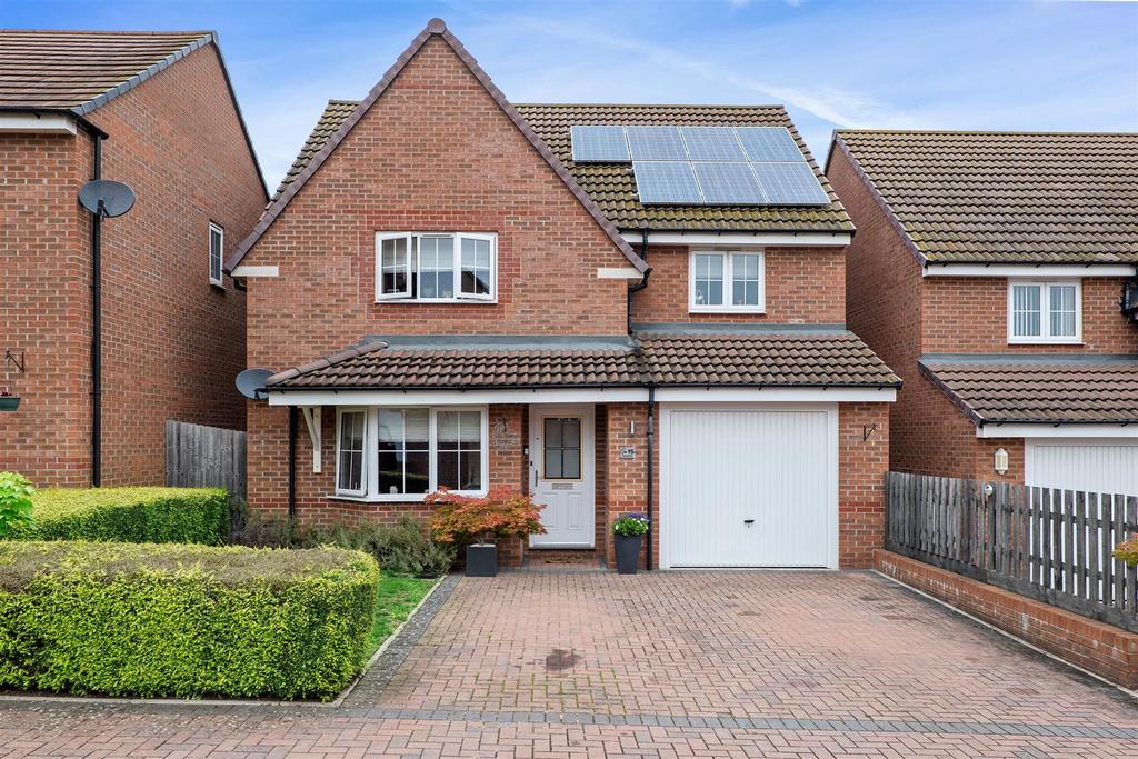 15 Sunset Way Evesham 4 bed detached house £375,000