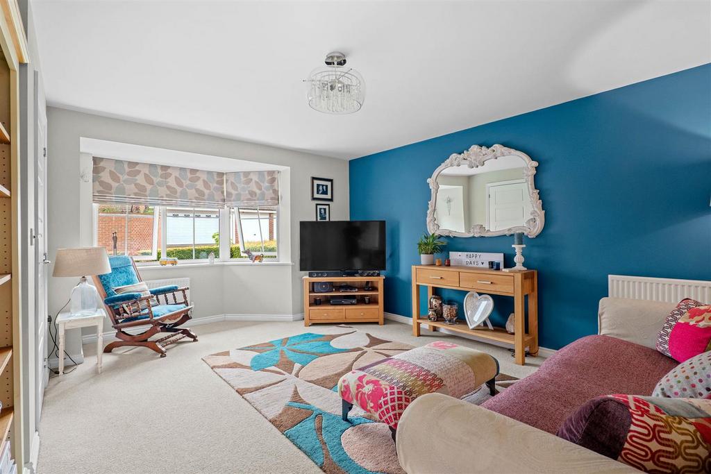 15 Sunset Way Evesham 4 bed detached house £375,000