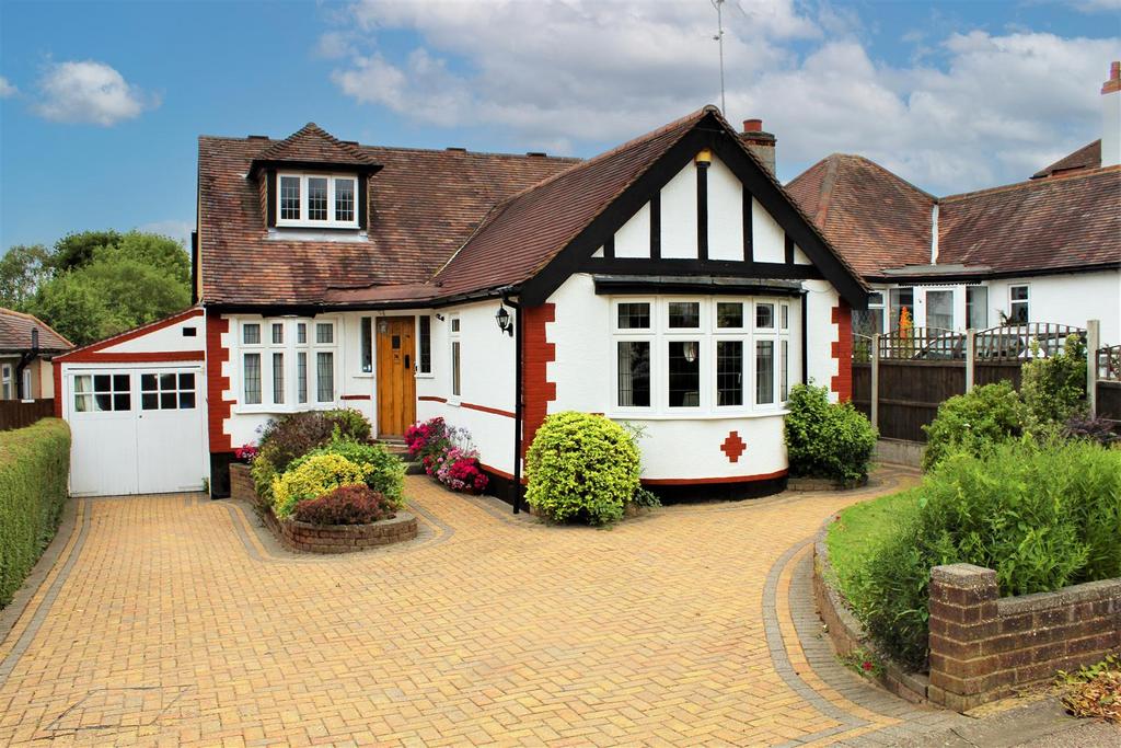 Ladbrooke Drive, Potters Bar EN6 5 bed detached bungalow for sale £