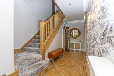 5 bedroom detached house for sale, Halifax Road, Brighouse