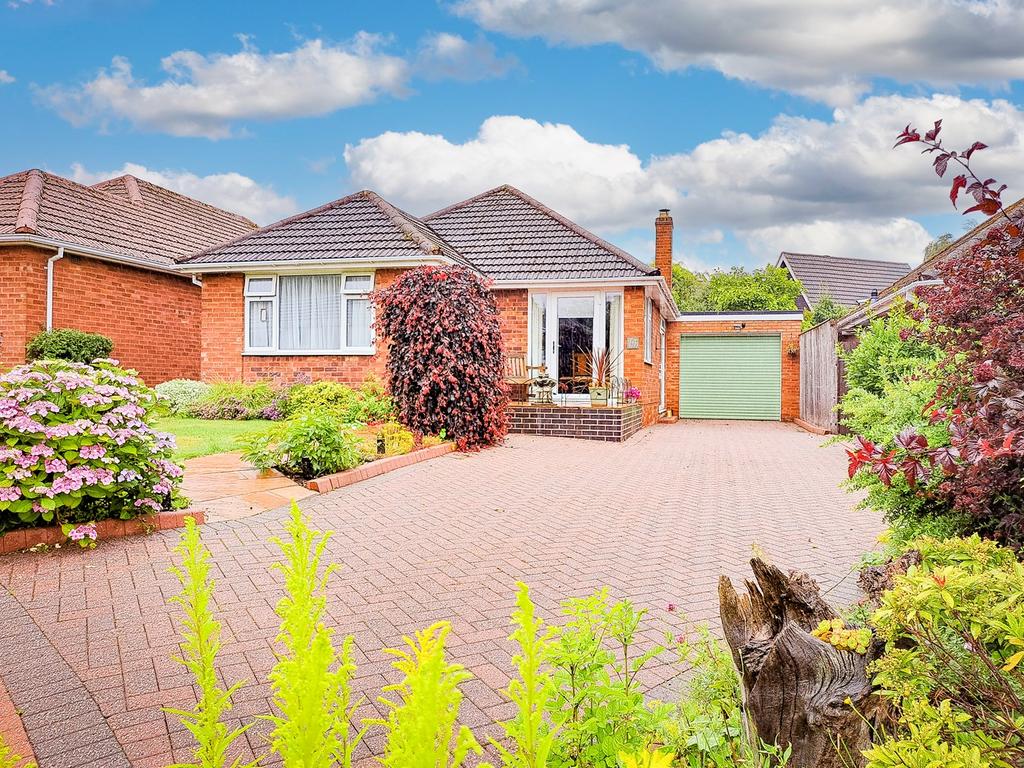 Beechfield Rise, Lichfield, WS13 3 bed detached bungalow for sale £425,000