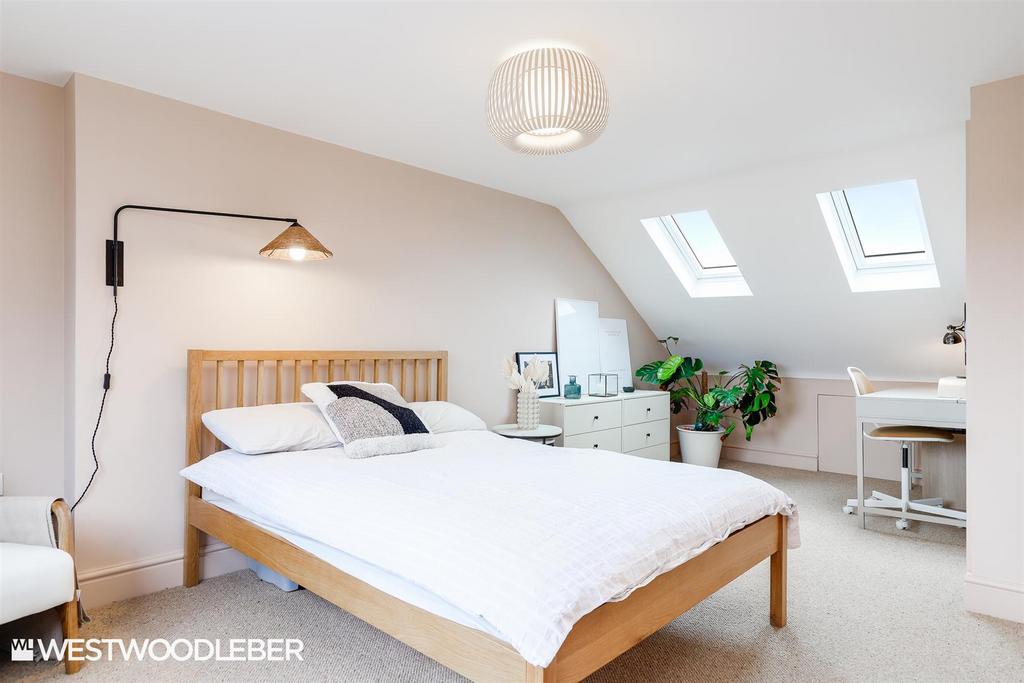 Turners Hill 20.jpg