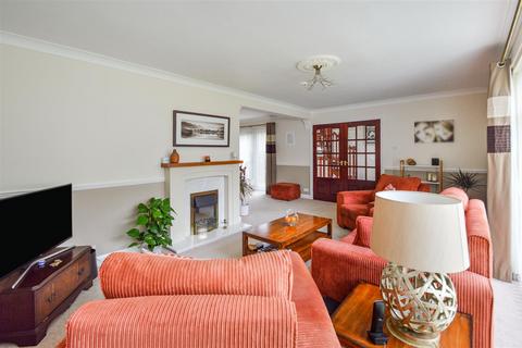 25 Braids Walk, Kirk Ella, Hull, HU10 7PB