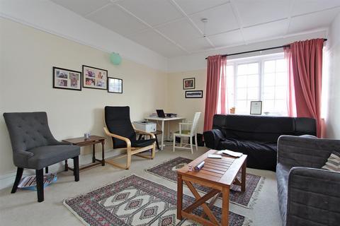 4 bedroom apartment to rent, Waterloo Road, Epsom