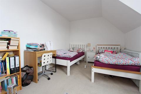 4 bedroom apartment to rent, Waterloo Road, Epsom