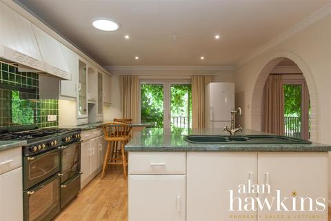 20 Highridge Close, Purton, Swindon, SN5 4BS