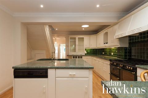 20 Highridge Close, Purton, Swindon, SN5 4BS