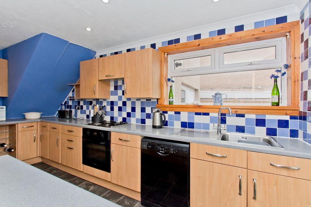 Meadowview Drive, Inchture, Perth, PH14 4 bed semidetached house for
