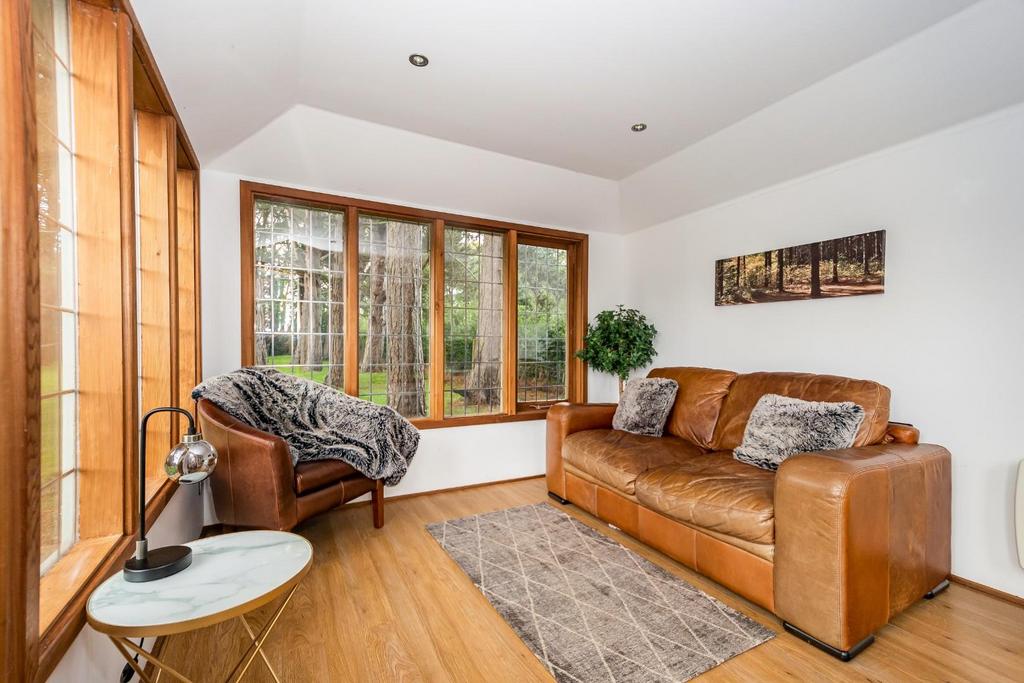 9 Oak Tree Way41.jpg