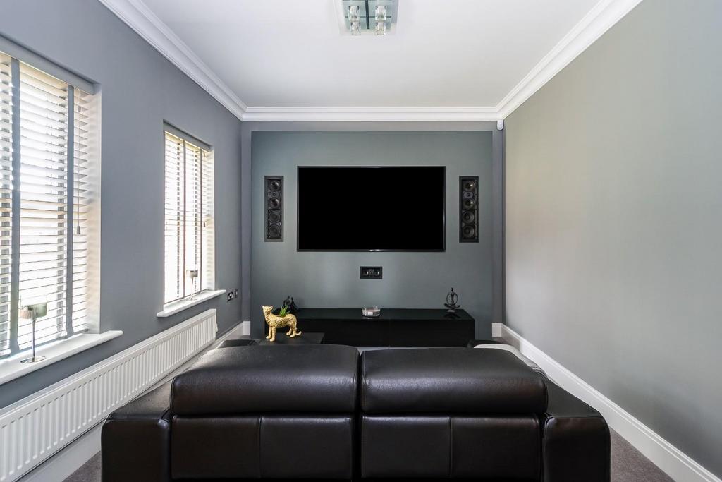9 Oak Tree Way15.jpg