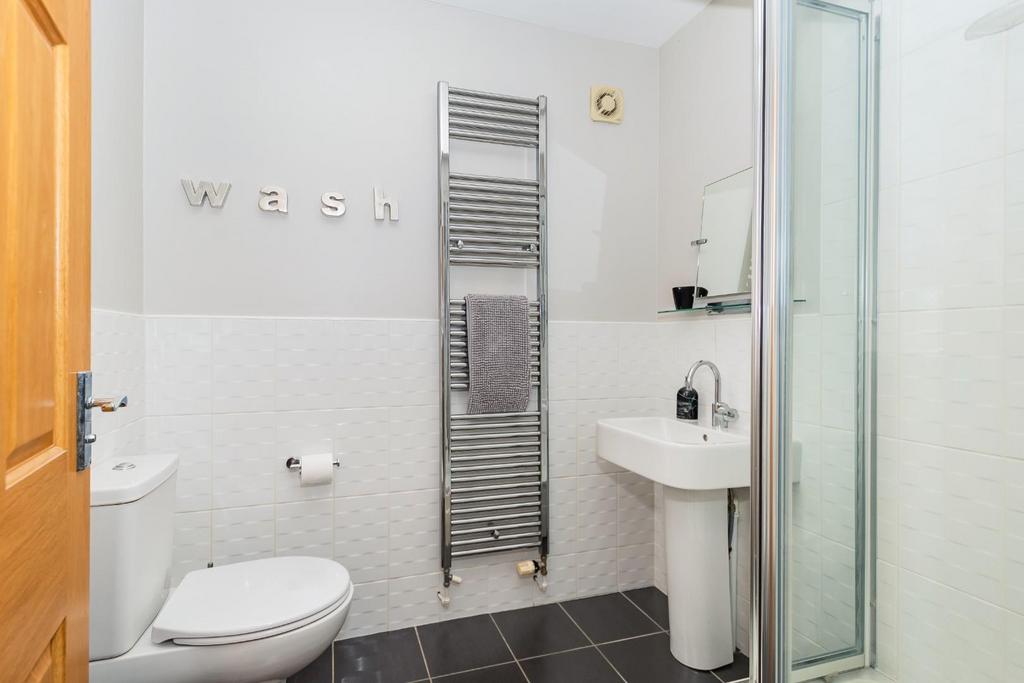 9 Oak Tree Way27.jpg