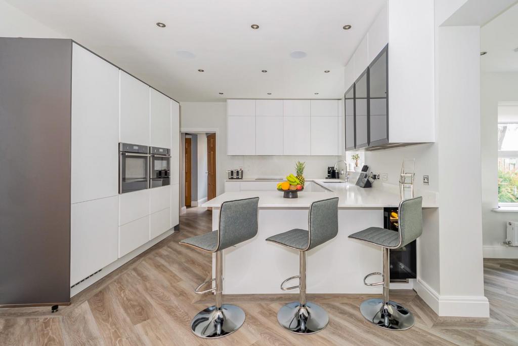 9 Oak Tree Way2.jpg