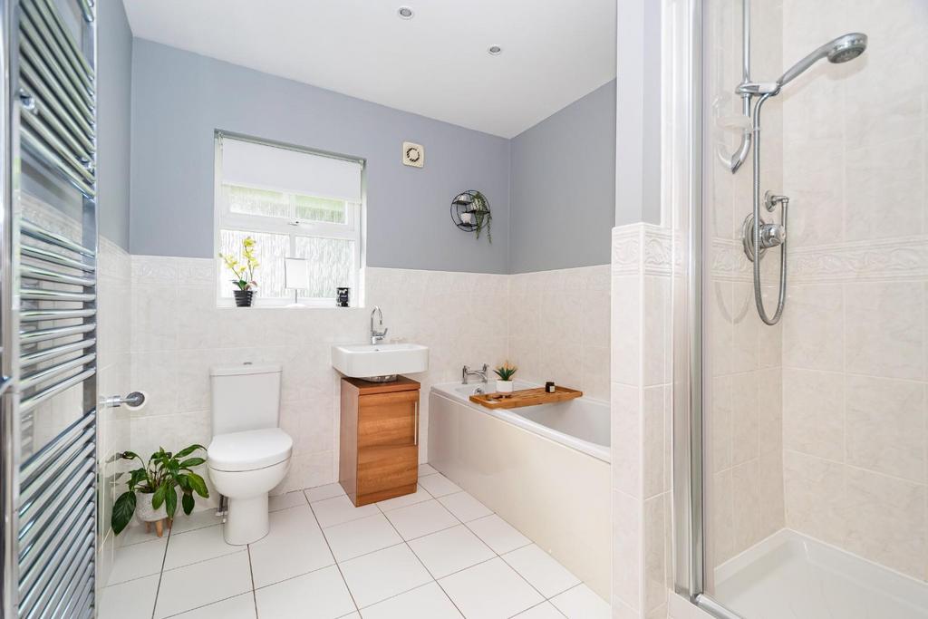 9 Oak Tree Way30.jpg