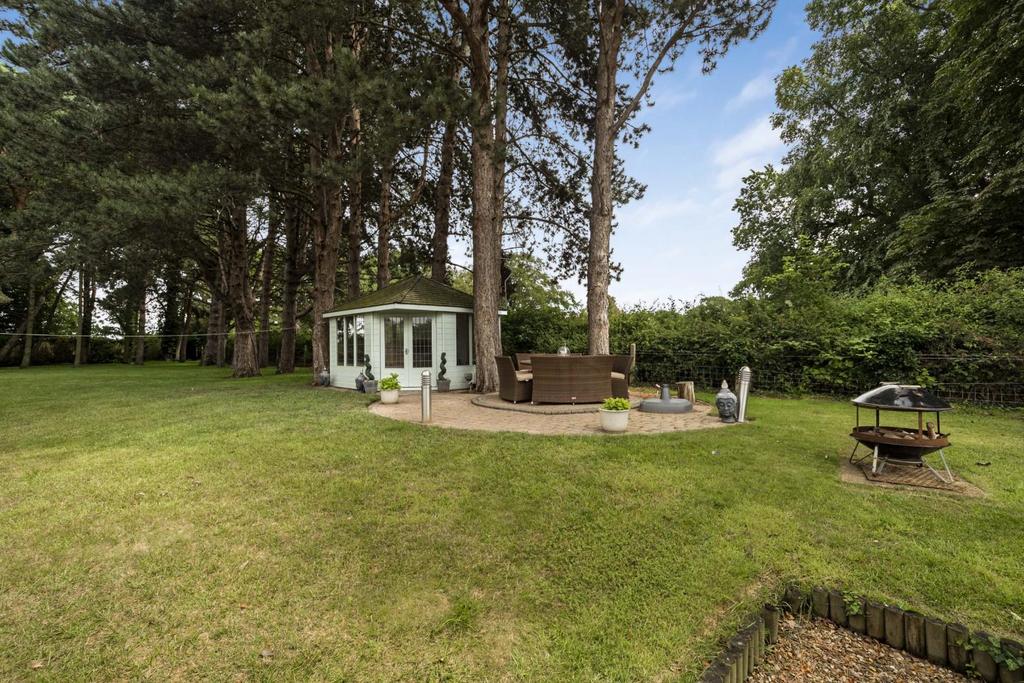 9 Oak Tree Way7.jpg