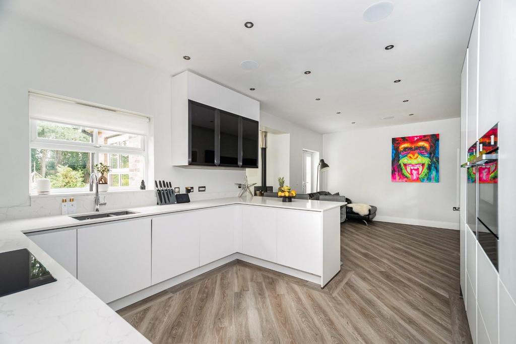 9 Oak Tree Way11.jpg