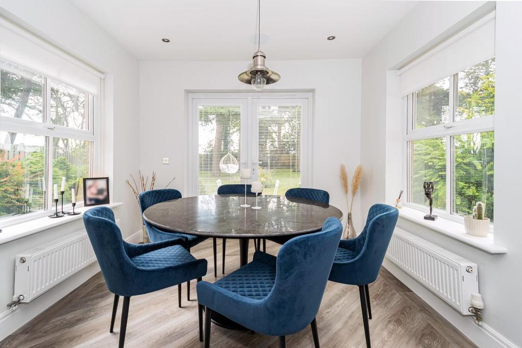 9 Oak Tree Way13.jpg