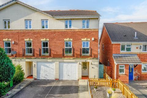3 bedroom townhouse for sale, Tedder Road, Acomb, York