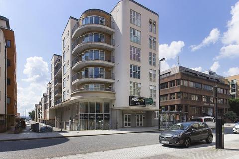 2 bedroom flat to rent, City Court, Lower Canal Walk, Southampton